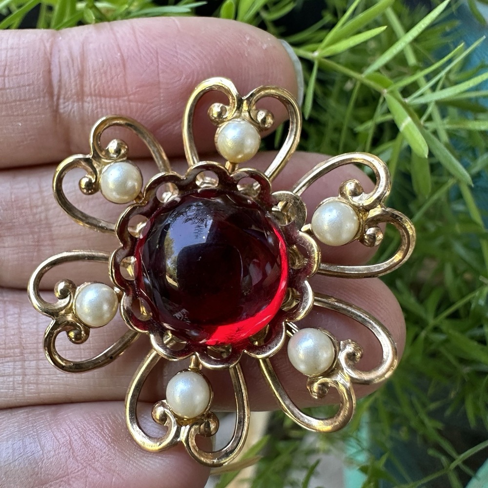 VTG Flower Pendant Brooch Pin 1.375 Inch Red Glass Faux Pearl Filigree Gold Tone